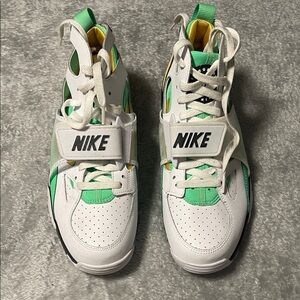 Nike White and Green Sneakers